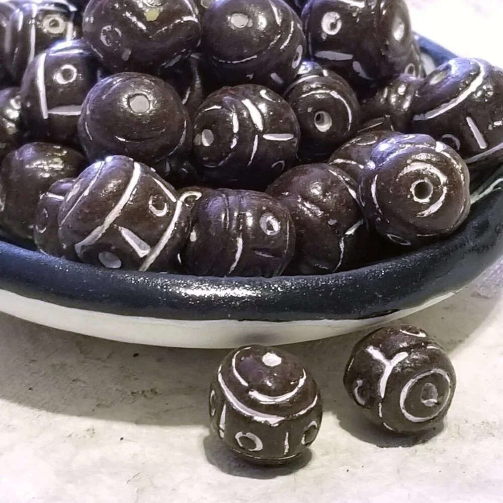Vintage African Tribal Carved Clay Beads 13mm Round Brown White Pattern 10 pcs